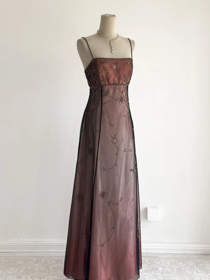 Elegantes Spaghetti-Träger-Ballkleid A-Linie Tüll Perlen Langes Abendkleid DP05499