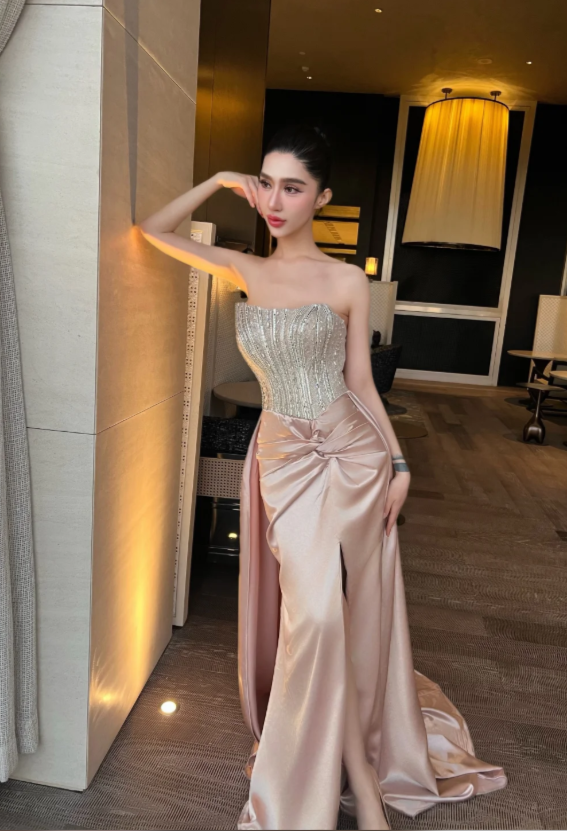 Elegantes trägerloses Etui-Abendkleid aus Satin, Champagner Abschlussballkleid DP05522