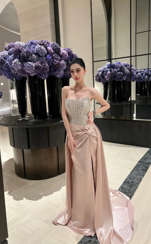 Elegantes trägerloses Etui-Abendkleid aus Satin, Champagner Abschlussballkleid DP05522
