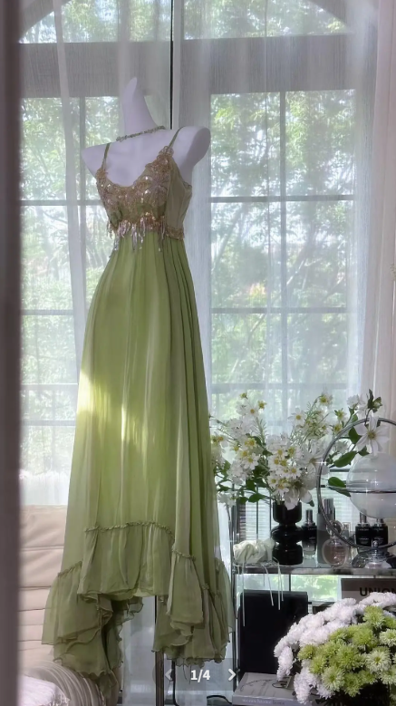Élégante robe de soirée longue en mousseline de soie coupe trapèze à fines bretelles et perles, couleur verte, pour bal de fin d'année DP05525