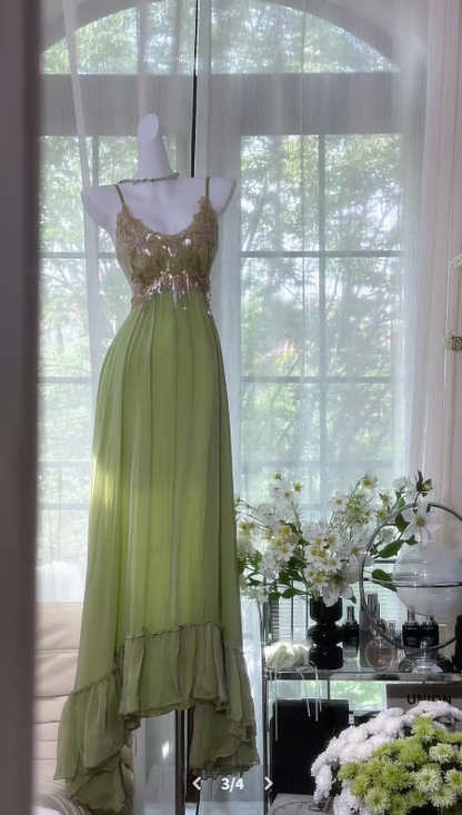 Élégante robe de soirée longue en mousseline de soie coupe trapèze à fines bretelles et perles, couleur verte, pour bal de fin d'année DP05525