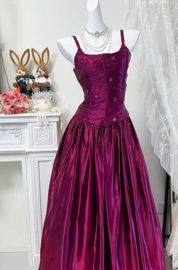 Elegantes Spaghetti-Träger A-Linien-Abendkleid aus Satin, langes Ballkleid in Weinrot DP05533