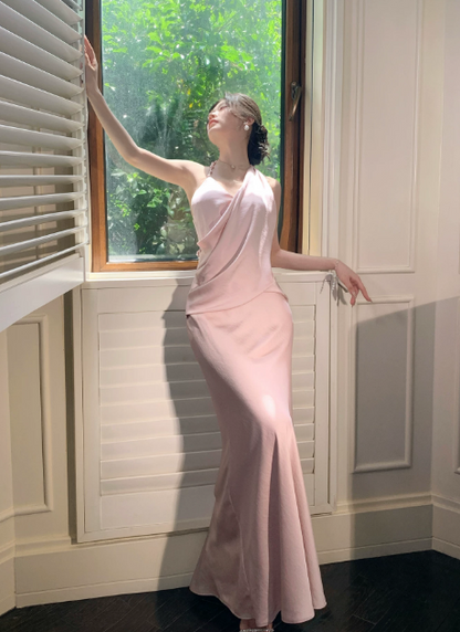 Schickes Neckholder-Scheiden-Geburtstagskleid, rosa Hochzeitsgastkleid, langes Abendkleid aus Satin DP05543