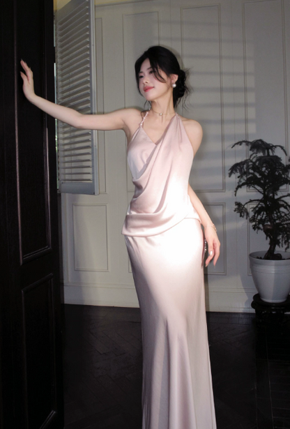 Schickes Neckholder-Scheiden-Geburtstagskleid, rosa Hochzeitsgastkleid, langes Abendkleid aus Satin DP05543