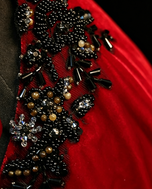 Schickes Neckholder-Scheidenkleid aus Samt, langes Abendkleid, rotes Ballkleid DP05583