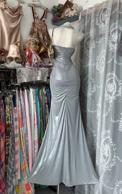 Modisches Neckholder-Satin-Abendkleid in Grau für den Abschlussball DP05597