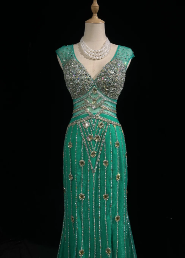 Wunderschönes V-Ausschnitt Etui Chiffon Perlen Langes Abendkleid Grünes Ballkleid DP05627