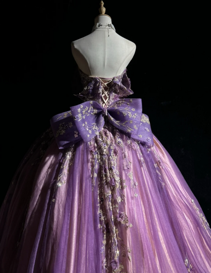Wunderschönes schulterfreies A-Linien Quinceañera Kleid Tüll Applikation Langes lila Sweet 16 Kleid DP05651