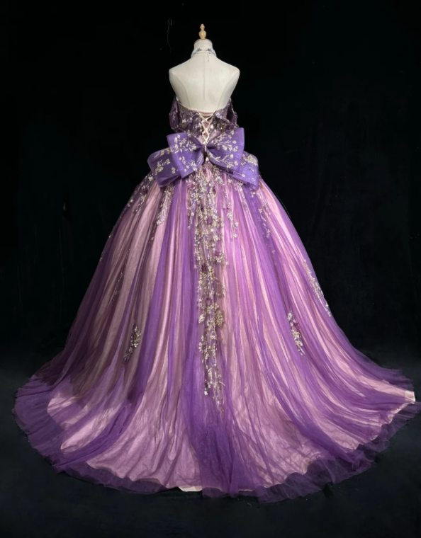 Wunderschönes schulterfreies A-Linien Quinceañera Kleid Tüll Applikation Langes lila Sweet 16 Kleid DP05651