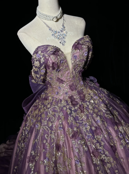 Wunderschönes schulterfreies A-Linien Quinceañera Kleid Tüll Applikation Langes lila Sweet 16 Kleid DP05651