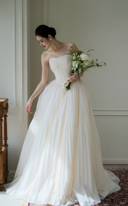 Elegant Strapless A-Line Long Wedding Dress Tulle Sleeveless Bridal Dress White Bridal Gown  DP05653