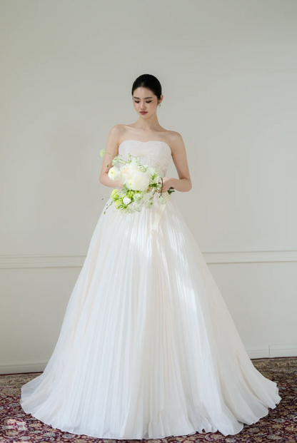 Elegant Strapless A-Line Long Wedding Dress Tulle Sleeveless Bridal Dress White Bridal Gown  DP05653