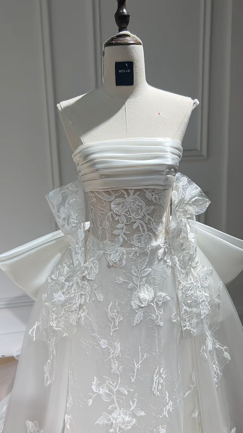Elegantes weißes trägerloses A-Linien Brautkleid Applikationen Tüll Brautkleid DP05716