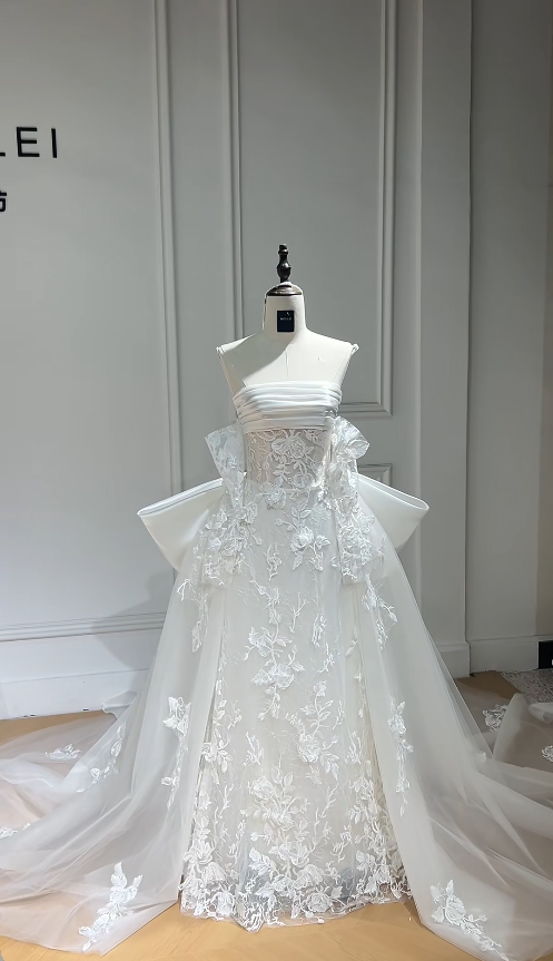 Elegantes weißes trägerloses A-Linien Brautkleid Applikationen Tüll Brautkleid DP05716