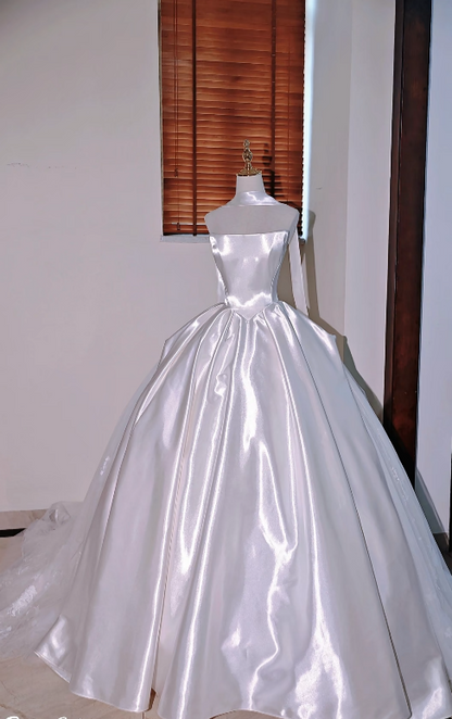 Zeitloses weißes trägerloses A-Linien Brautkleid aus Satin DP05722
