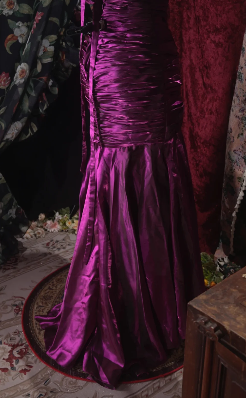 Robe de bal glamour violette, fourreau sans bretelles, en satin, longue, pour soirée DP05739