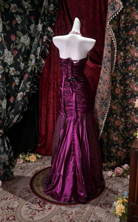 Robe de bal glamour violette, fourreau sans bretelles, en satin, longue, pour soirée DP05739