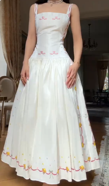 Glamouröses weißes Ballkleid Spaghettiträger A-Linie Satin Langes Abendkleid DP05747