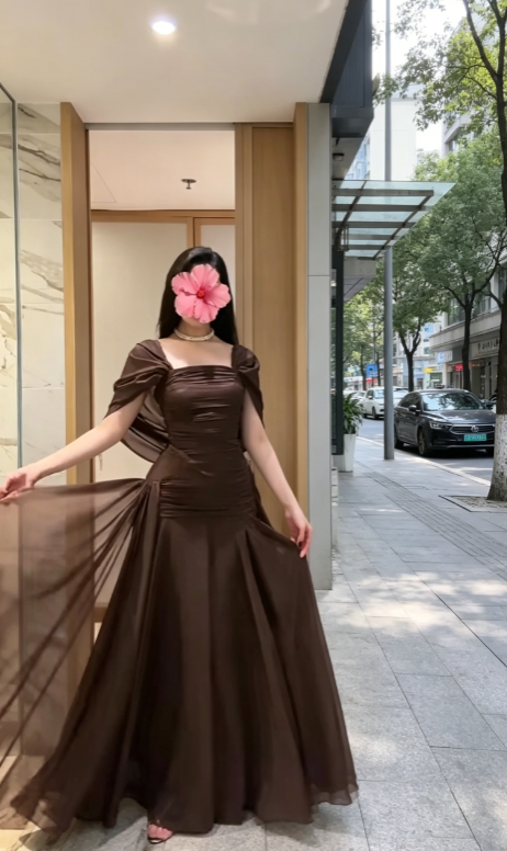 Élégante Robe de Bal Marron, Robe de Soirée Longue en Mousseline de Soie Coupe A-ligne Col Carré DP05776