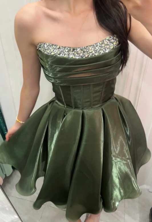 Glamouröses grünes Geburtstags-Kleid, trägerloses A-Linien Cocktailkleid aus Satin, Heimkehrkleid DP05788