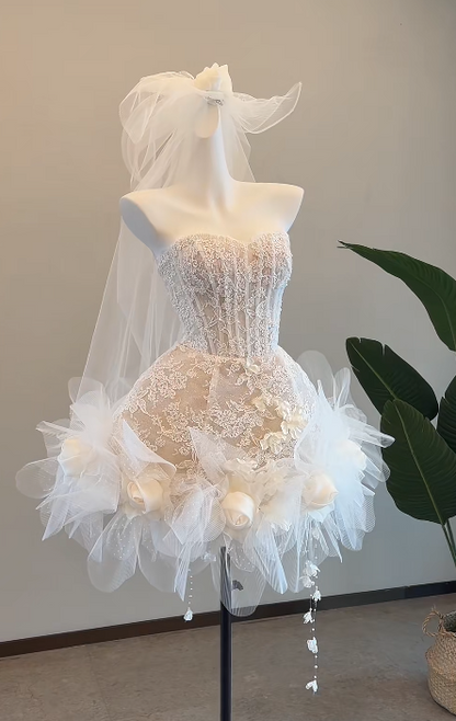 Elegantes trägerloses A-Linien Hochzeitskleid mit Spitzenapplikationen, Brautkleid Weiß DP05796