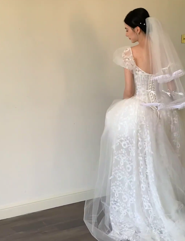 Modest Square A-Line Wedding Dress Lace Applique Bridal Gown White Bridal Dress DP05823