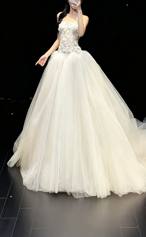Robe de mariée modeste sans bretelles coupe A en tulle avec applications, robe de mariée blanche DP05827