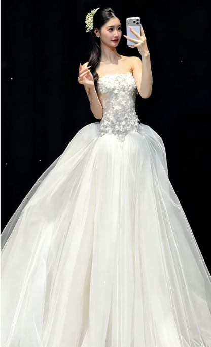 Robe de mariée modeste sans bretelles coupe A en tulle avec applications, robe de mariée blanche DP05827