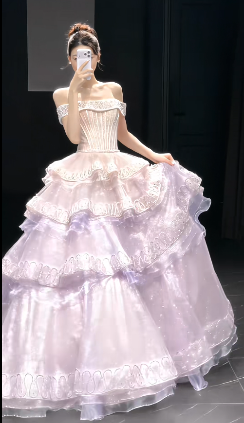 Wunderschönes violettes Sweet 16 Kleid schulterfrei langes Abendkleid A-Linie Tüll Applikationen Ballkleid DP05880