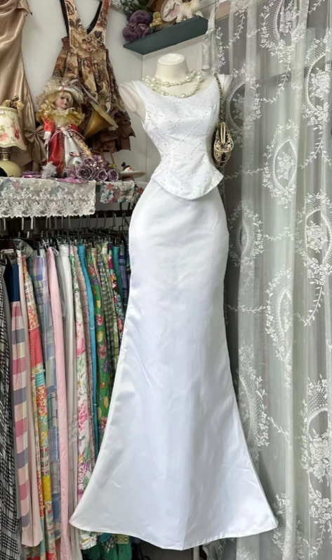 Elegantes weißes Abschlussballkleid mit Trägern, figurbetont, Satin, langes Abendkleid DP05881