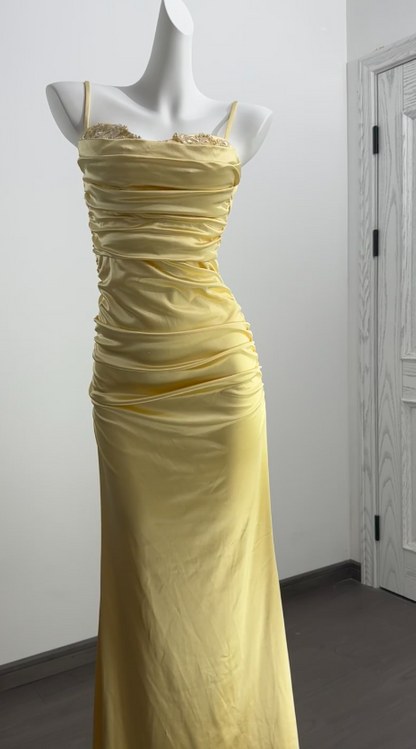 Elegantes gelbes Ballkleid mit Spaghettiträgern, figurbetont, aus Satin, langes Abendkleid DP05884