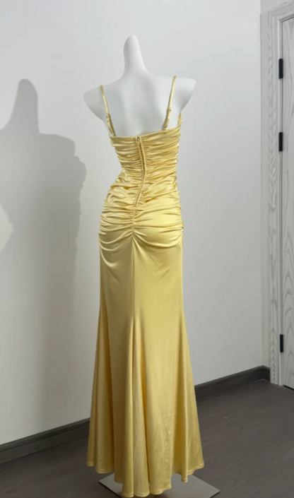Elegantes gelbes Ballkleid mit Spaghettiträgern, figurbetont, aus Satin, langes Abendkleid DP05884