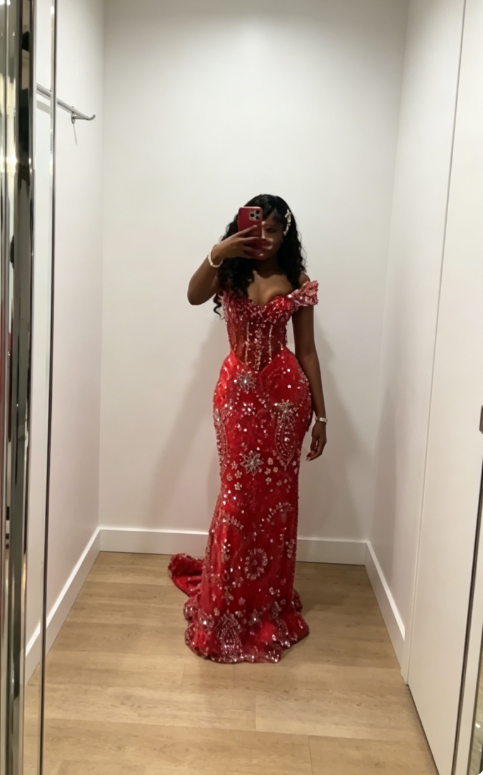 Elegantes rotes Ballkleid Off-Shoulder Meerjungfrau Tüll Perlen Langes Abendkleid DP05885