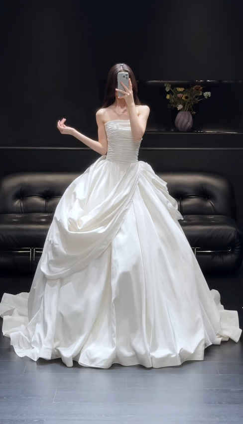 Simple Strapless A-Line Wedding Dress Satin Bridal Gown Sleeveless White Bridal Dress DP05897