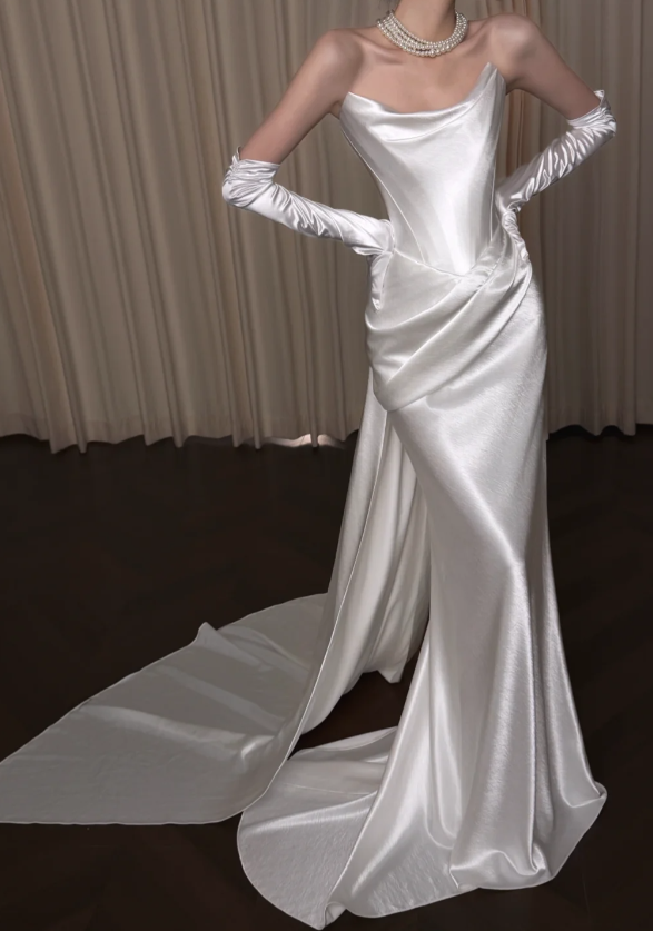 Simple Strapless Sheath Wedding Dress Satin Bridal Gown Sleeveless White Bridal Dress DP05898