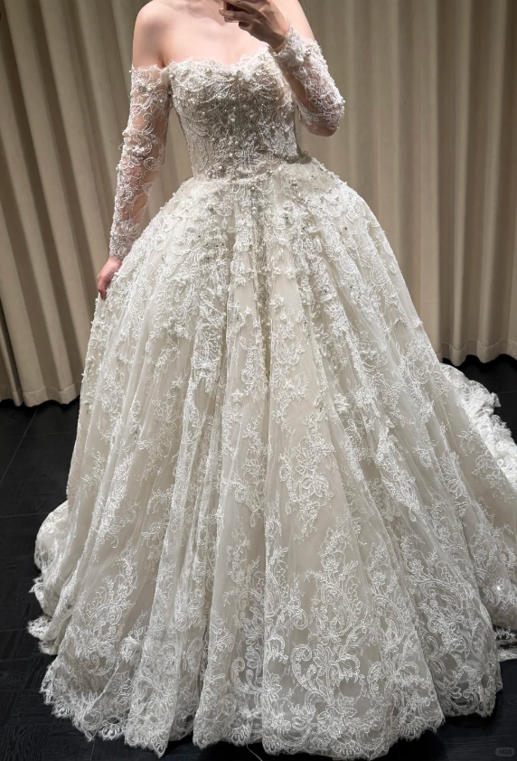 Modest Off-shoulder A-Line Wedding Dress Beaded Applique Lace Bridal Gown Sleeveless White Bridal Dress DP05901