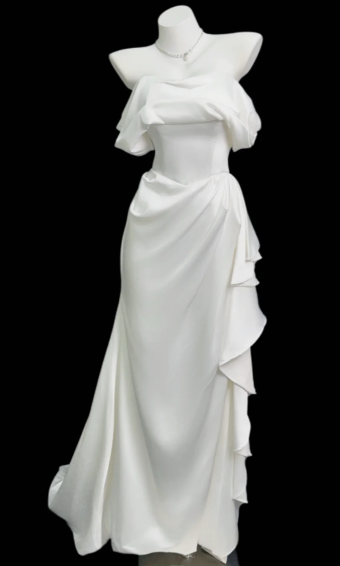 Chic Robe de Soirée Blanche Épaules Dénudées Fourreau Satin Anniversaire Sans Manches Vacances DP05965