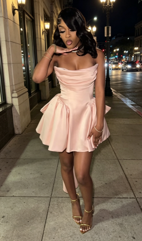 Sexy rosa Hoco-Kleid, trägerloses A-Linien-Geburtstagskleid, Satin-Abschlussballkleid DP06008