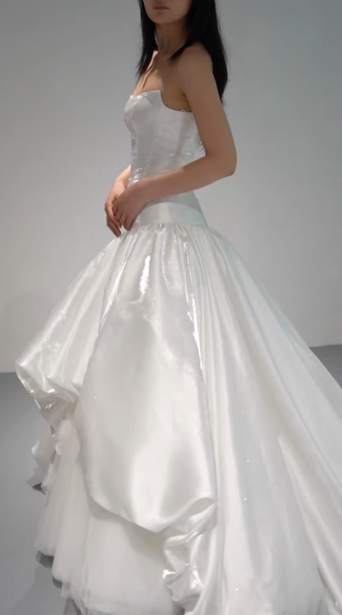 Robe de mariée élégante blanche bustier ligne A en satin DP06012