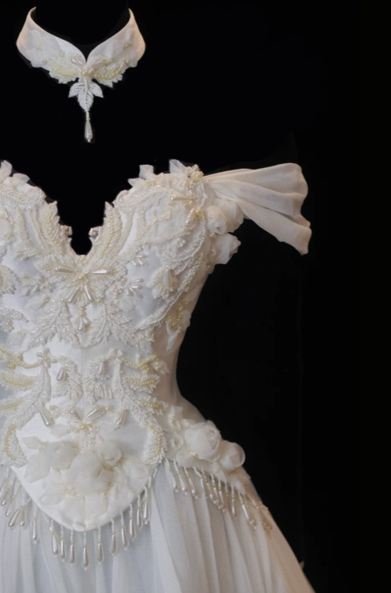 Robe de mariée chic blanche fourreau à épaules dénudées robe de mariée en tulle DP06018