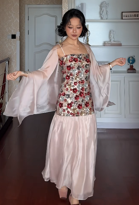 Robe longue de soirée chic fourreau en mousseline ornée de perles à bretelles roses DP06039