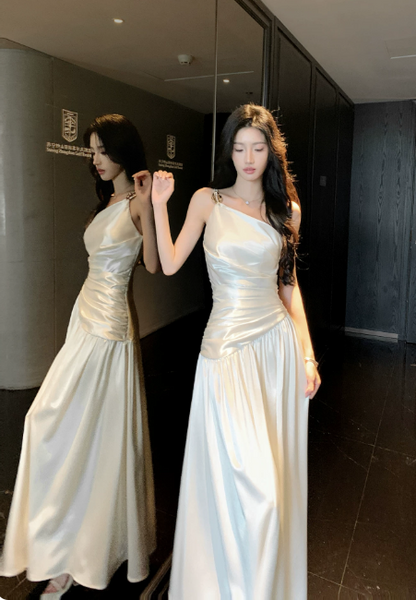 Robe de soirée longue fourreau asymétrique en satin blanc pour bal de promo DP06107