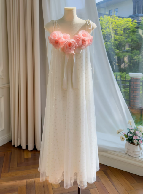 Elegantes langes Abendkleid aus Chiffon mit Spaghettiträgern in Weiß, Ballkleid DP06109