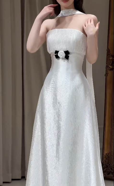 Schlichtes trägerloses weißes Hochzeitskleid Satin Brautkleid A-Linie Brautkleid DP06119