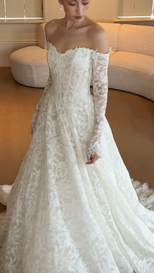 Modest schulterfreies weißes Hochzeitskleid, Brautkleid aus Spitze, A-Linien-Brautkleid DP06120