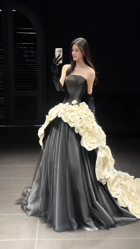 Élégante robe longue de soirée noire en satin coupe trapèze robe habillée DP06147