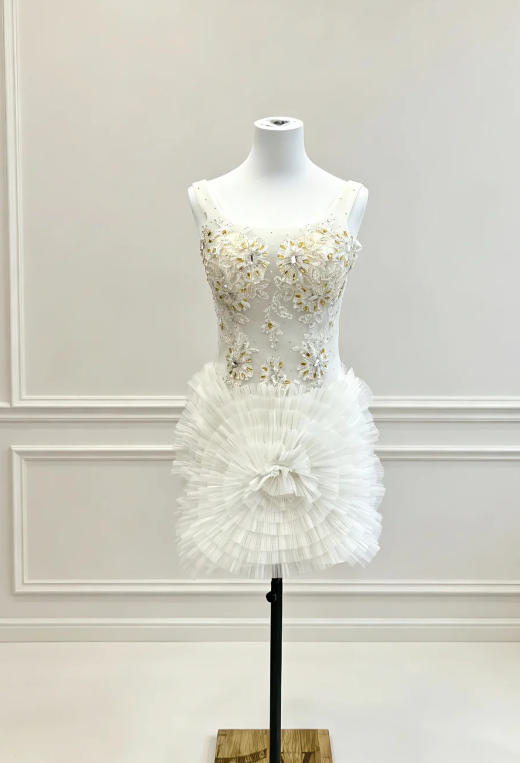 Elegantes weißes Hoco-Kleid Perlen-Tüllkleid für Partykleid Etui-Geburtstagskleid DP06158