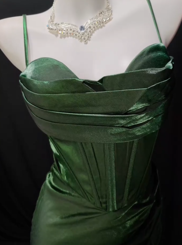 Elegantes dunkelgrünes, formelles Etuikleid mit Spaghettiträgern für Partys aus Satin mit Schlitz DP06168
