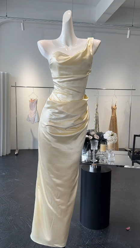 Einfaches gelbes Geburtstagskleid, One-Shoulder Etui Ballkleid, Satin Abendkleid DP06180