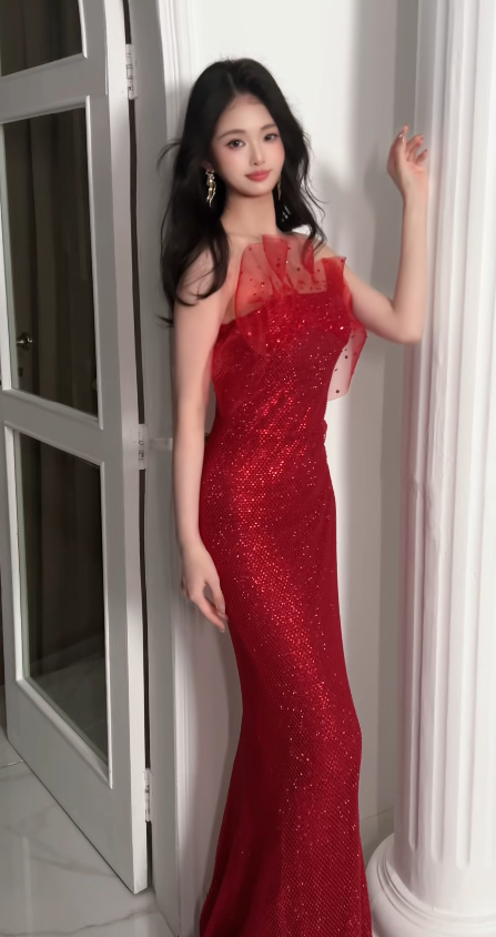 Elegantes rotes Ballkleid, trägerlos, Scheide, Tüll, langes Abendkleid DP06183